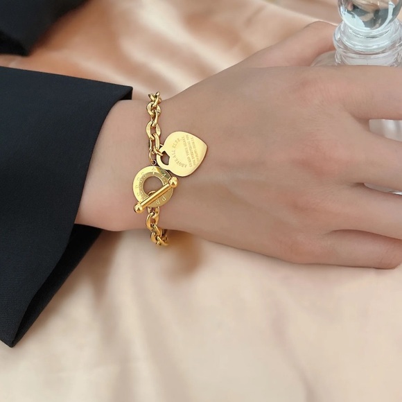 Golden Chain With Heart Bracelet - Picture 5 of 8